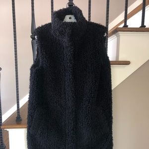 Theory Visterna Teddy Faux Fur Vest - Black